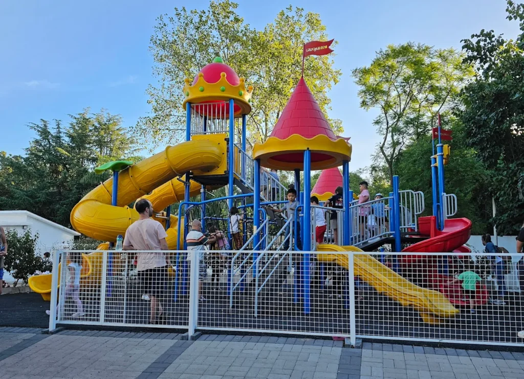 Los mejores restaurantes con juegos para niños cerca de Canning.