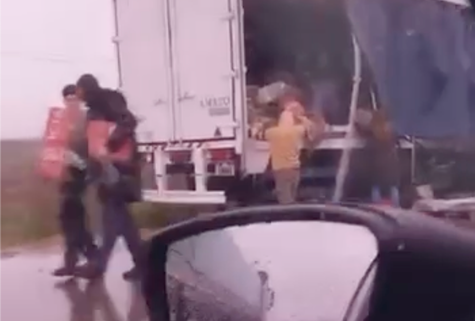 ruta-16-camion-saqueado Ruta 16 camión saqueado